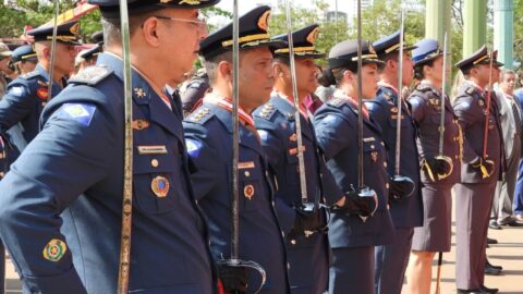 Claude Bloqueia Pesquisa de Armas Biológicas