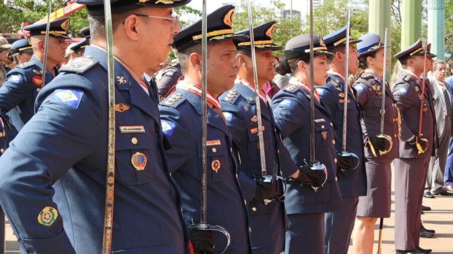 Claude Bloqueia Pesquisa de Armas Biológicas