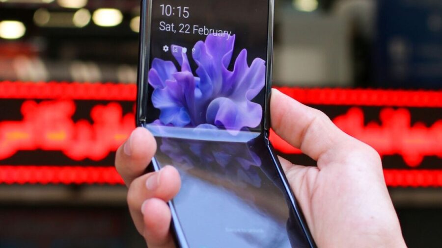 Samsung contrata “Tim Cook” para zoar Apple no anúncio do Galaxy Z Fold 8
