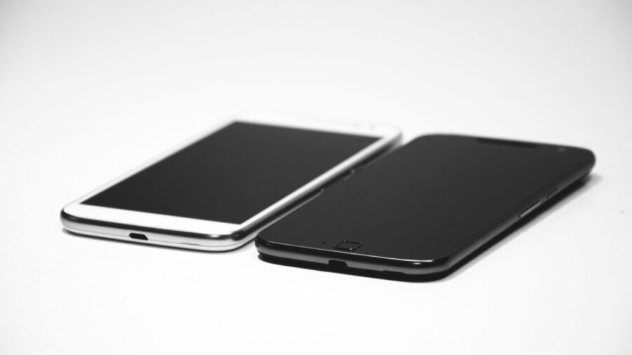 Smartphone Tela Achatada: 180 Mil Vendas 1º Dia