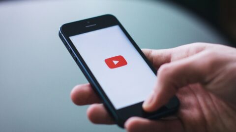Bug no YouTube impede reprodução de vídeos antigos e trava app no iPhone e Android