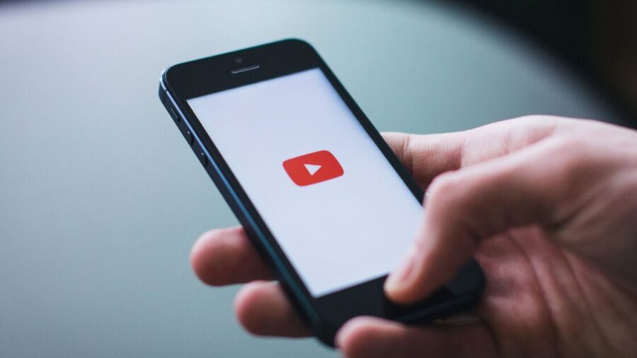 Bug no YouTube impede reprodução de vídeos antigos e trava app no iPhone e Android