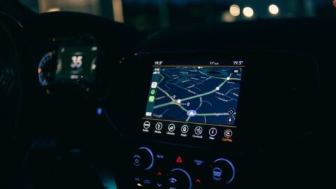 Google Maps no Android Auto: Por Que o Velocímetro Desaparece e Como Ativar
