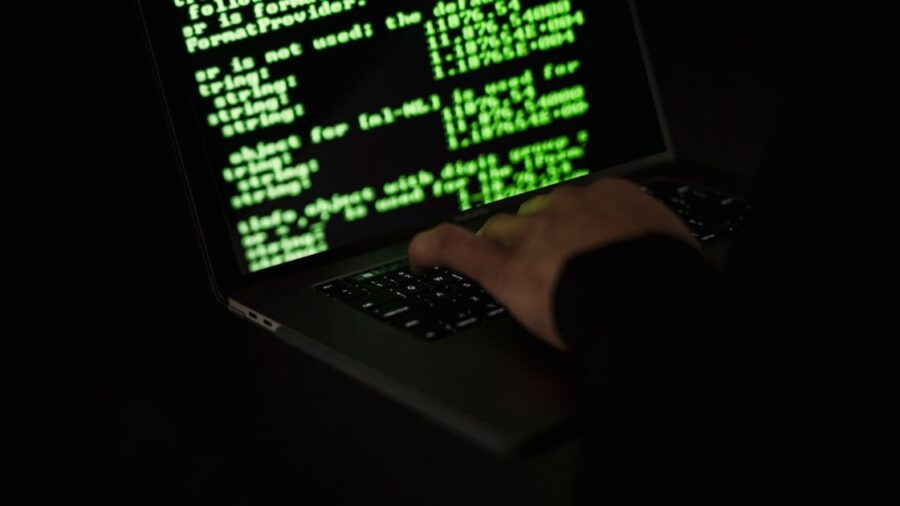 Agentes Russos Usam Claude para Reconstruir Malware Após Detecção — Tática de IA no Ciclo de Ataque