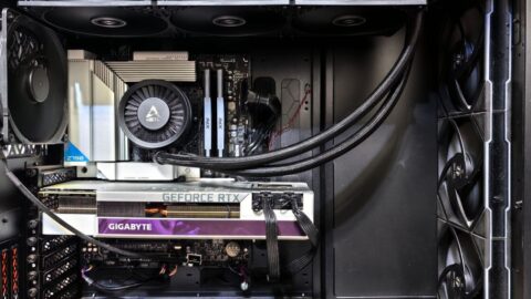 PC Gamer 1080p com RTX 5060 em Promoção: Vale a Pena a Codex R2 por Menos de R$ 7 Mil?