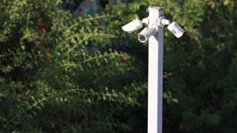 Câmeras Flock rastreiam pessoas além de veículos